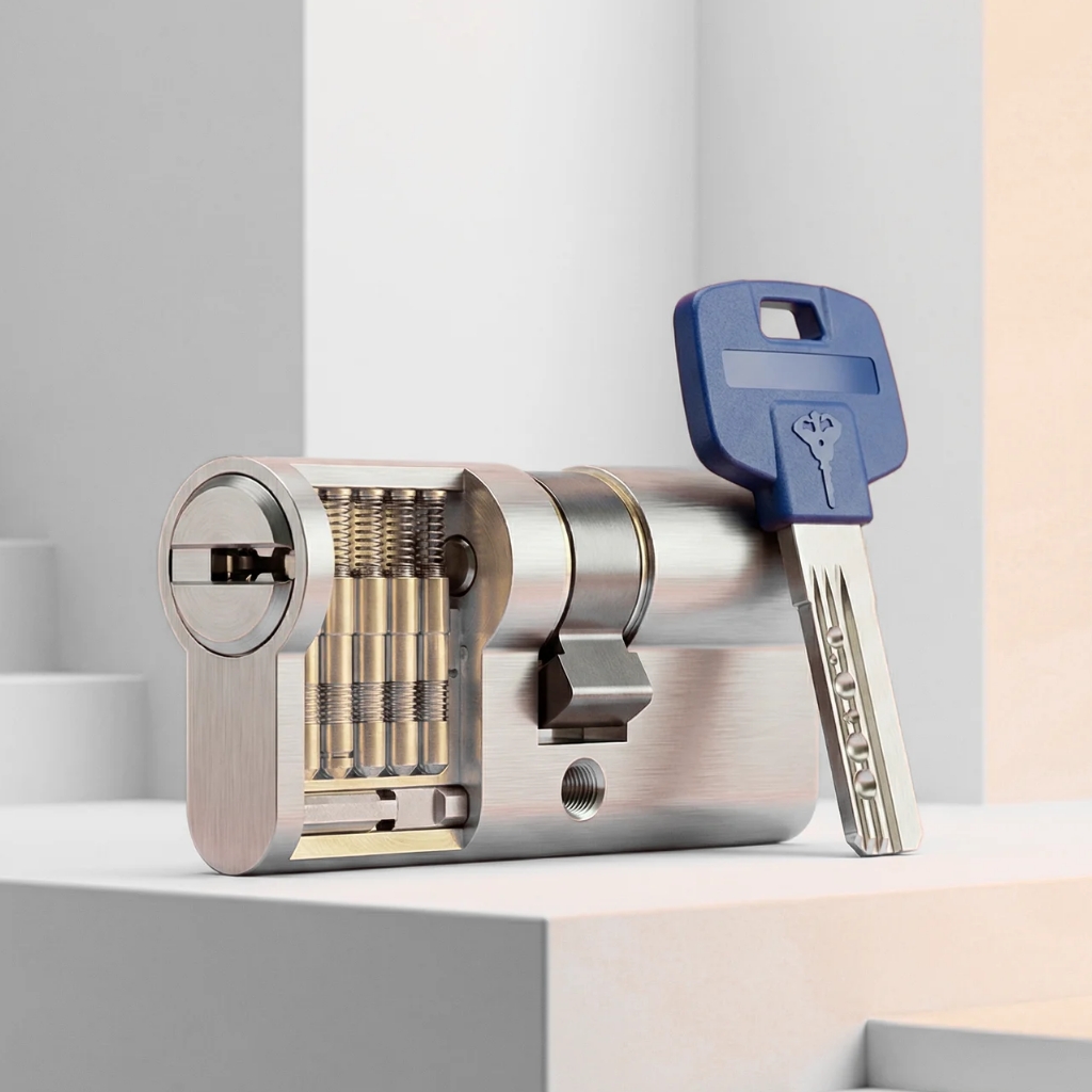 High-security euro cylinder with a patented key